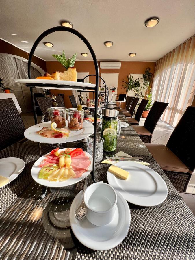Haus Marianne Hotel Franzhausen Bagian luar foto
